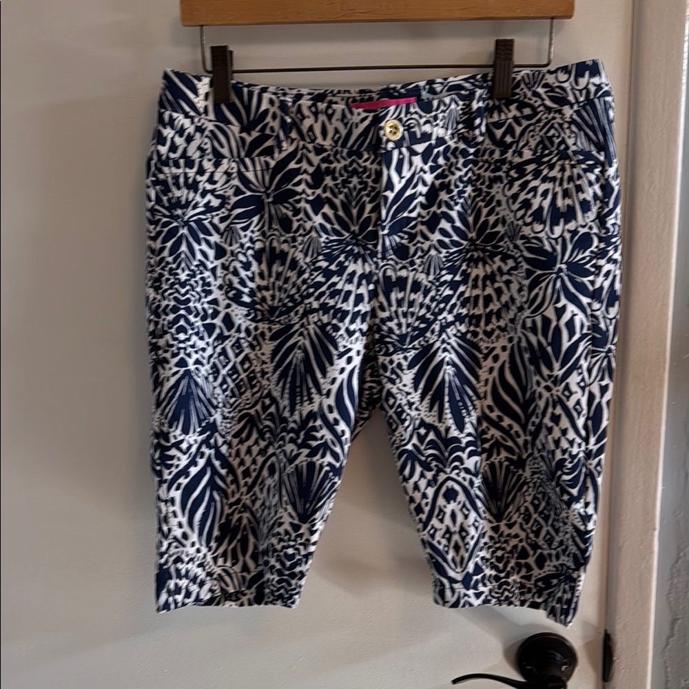 EUC Lilly Pulitzer Navy and White Printed Bermuda shorts.  Size 12.